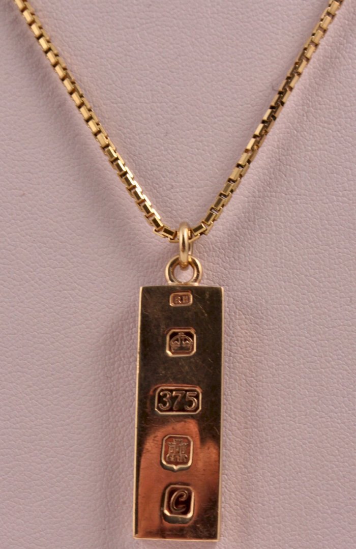 9ct gold ingot pendant on a 22 inch 9ct chain 23.5 grams Ian Burton